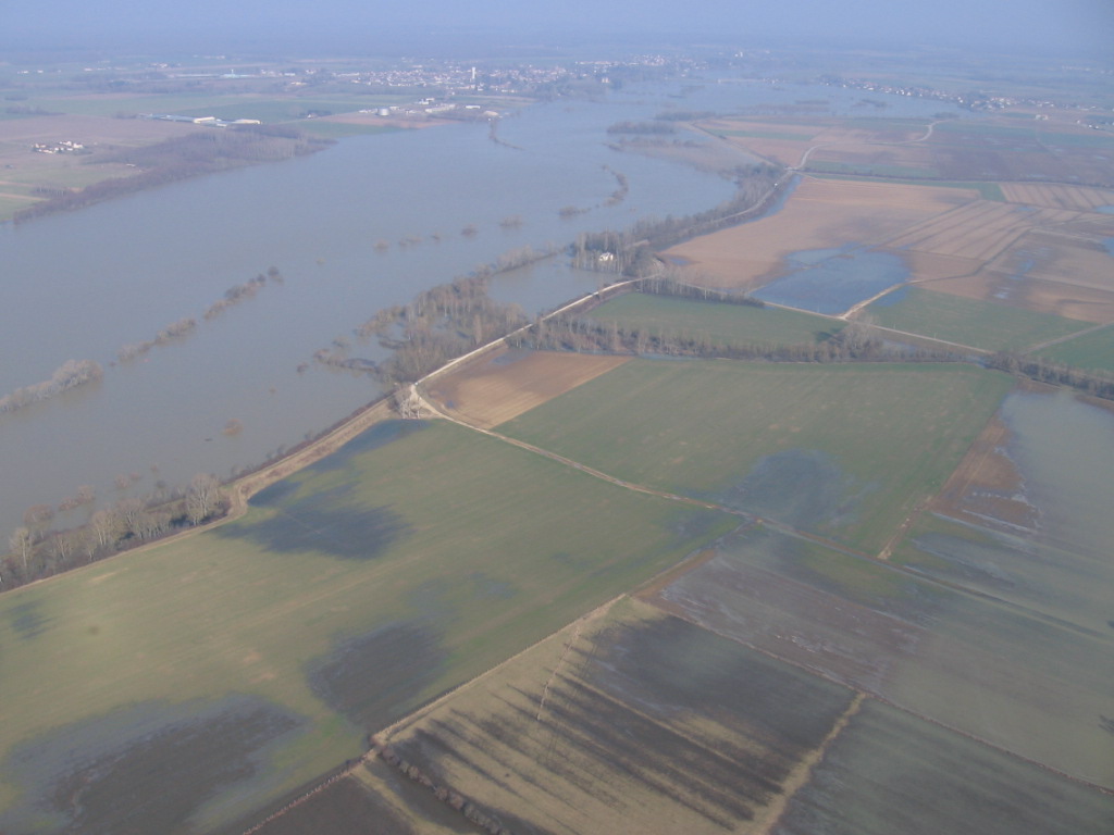 Crue de la Saône en 2006 à Bey