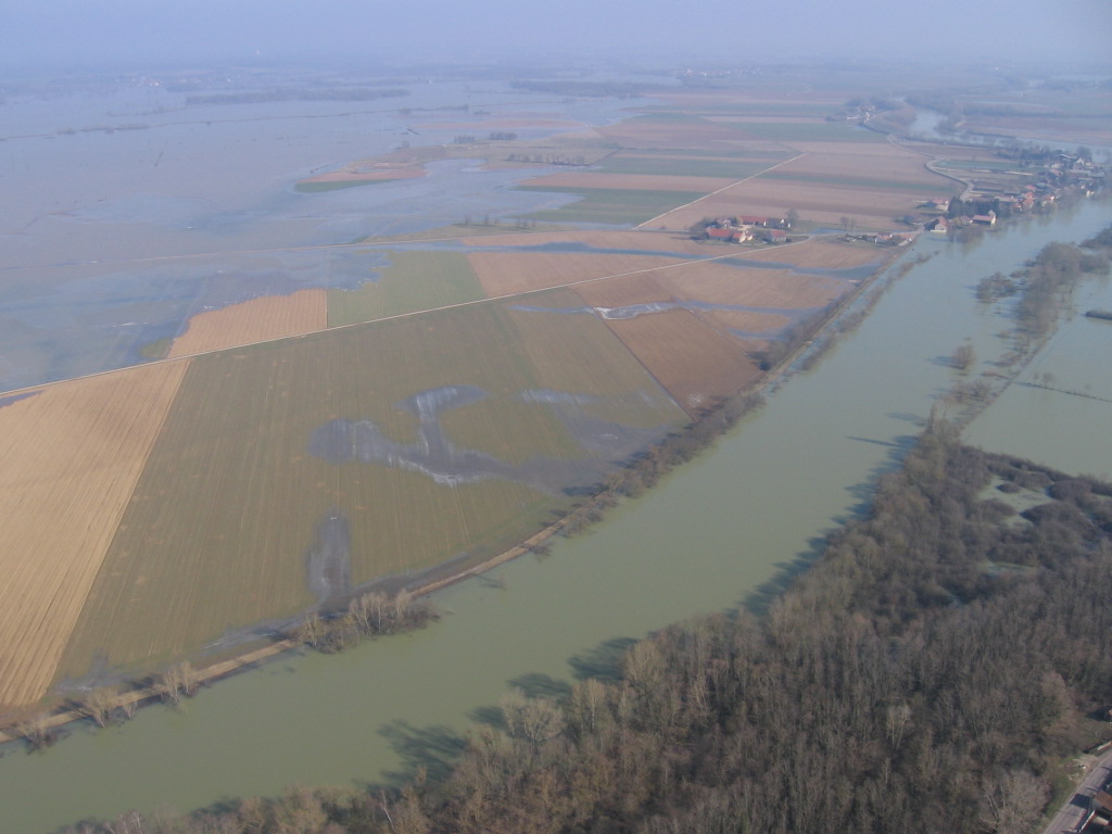 Crue du Doubs en 2006 à Saunières
