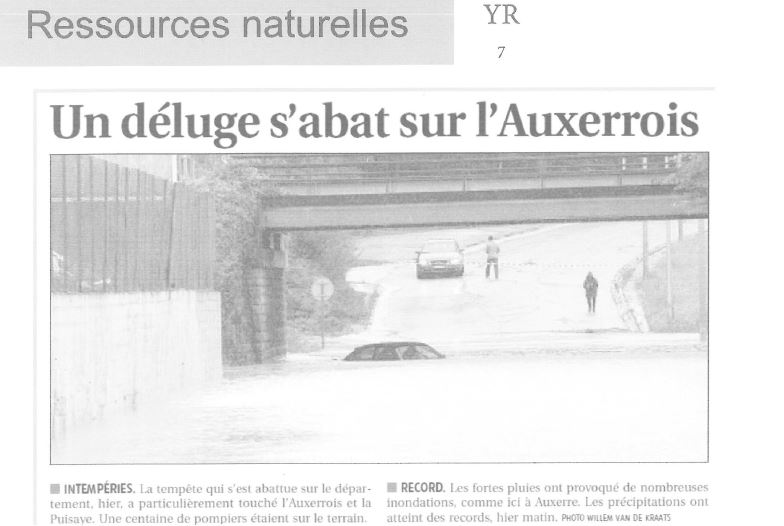 Photo d'une page de journal à propos de fortes pluies dans le territoire auxerrois