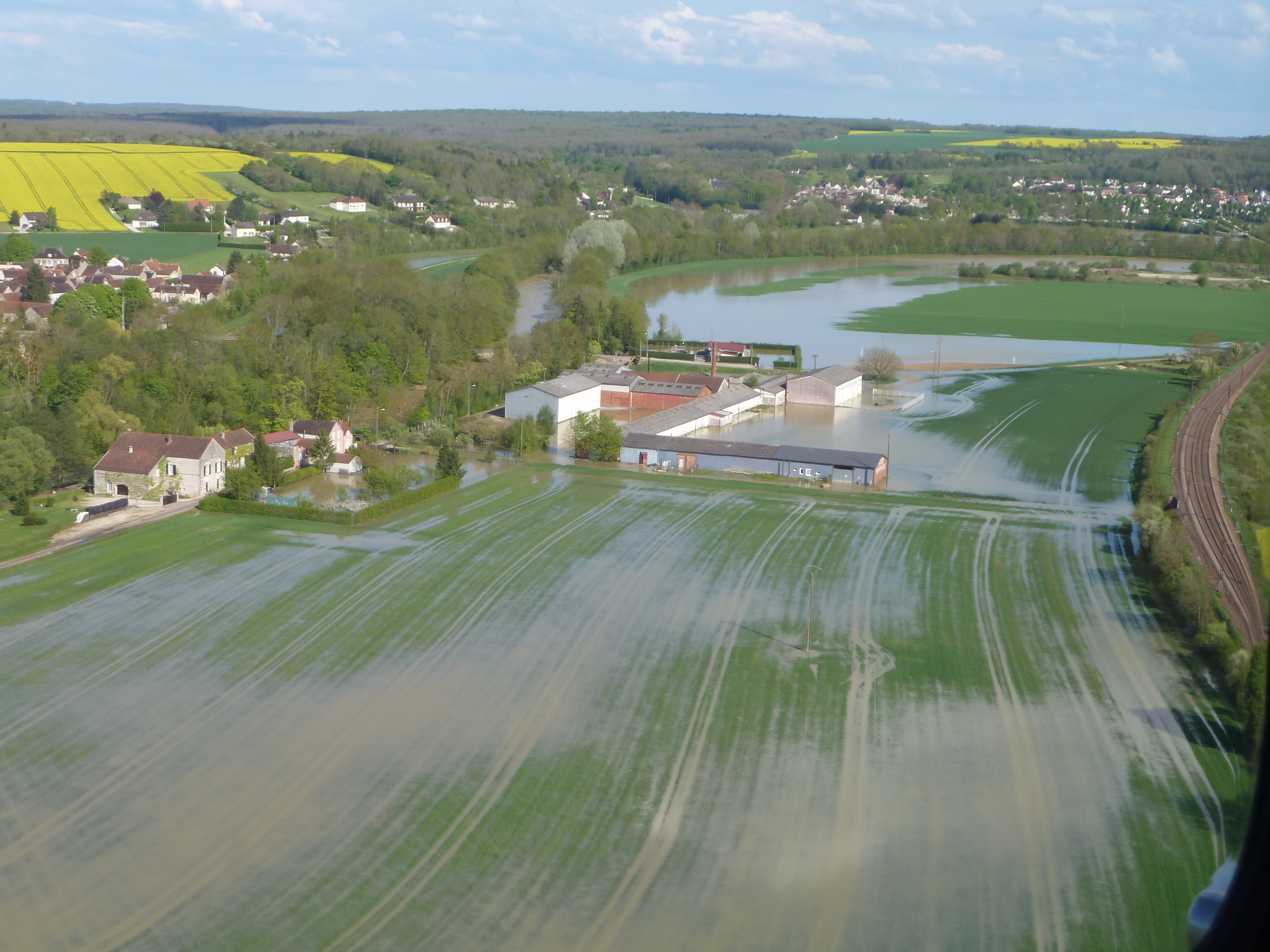 Crue de l'Armançon, en mai 2013, à Tanlay, usine à Commissey, dans l'Yonne