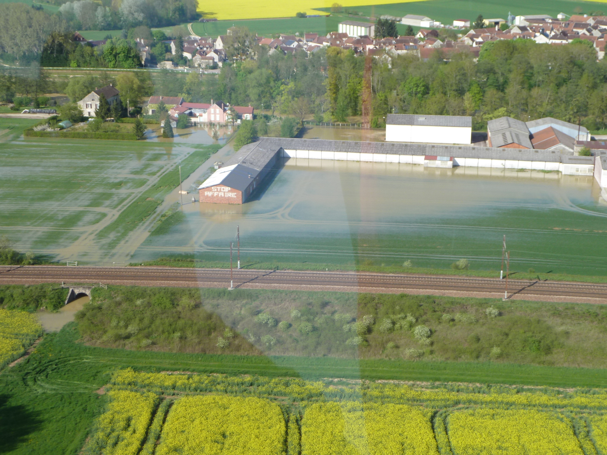 Crue de l'Armançon, en mai 2013, à Tanlay, usine à Commissey, dans l'Yonne