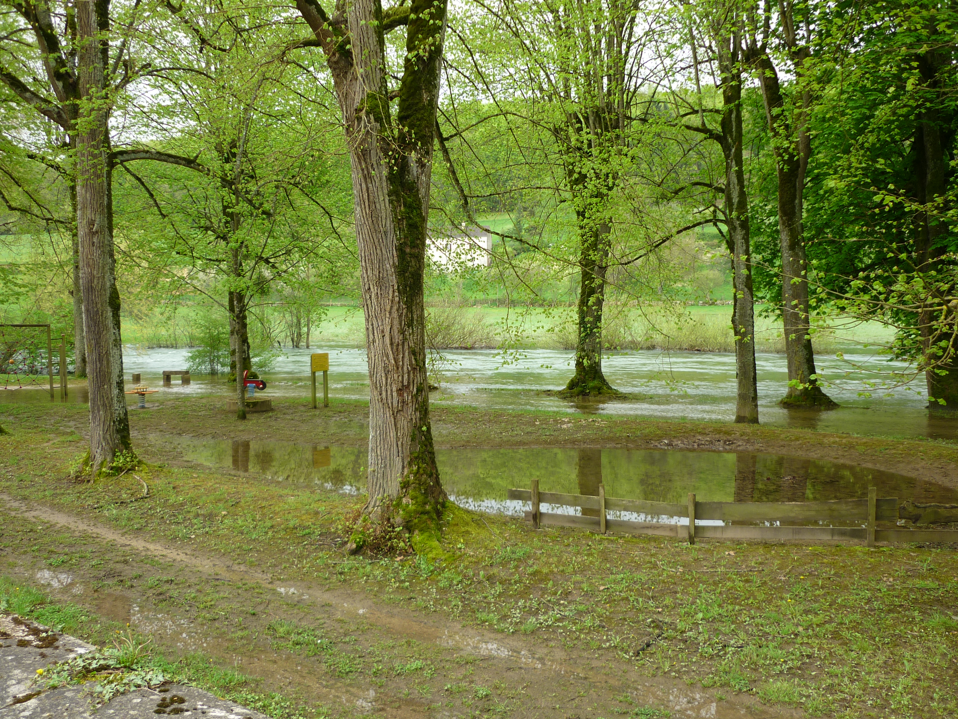 Crue de la Seine, en mai 2013, à Aisey sur Seine, route de Dijon, en Côte d'Or
